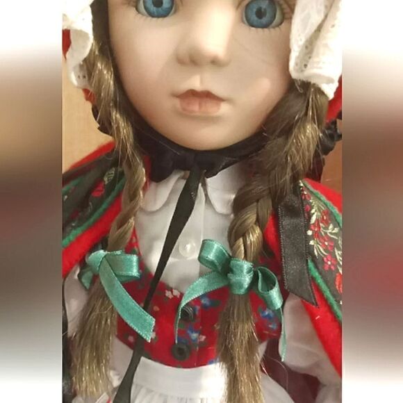 Little Red Riding Hood porcelain doll Vintage 1988 - Picture 4 of 7